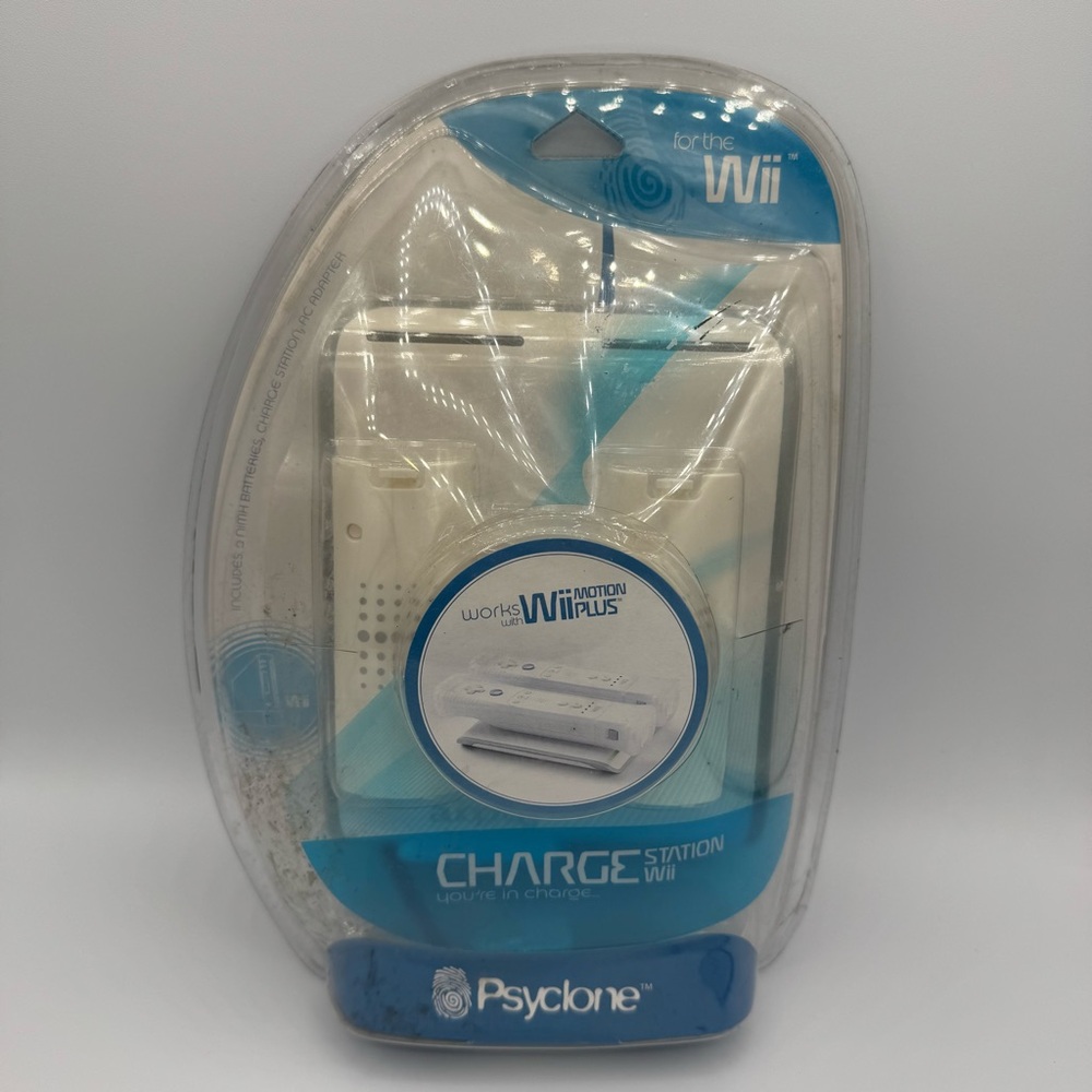 Psyclone Wii Dual Charge Station w/ Remote Control Batteries Motion Plus New